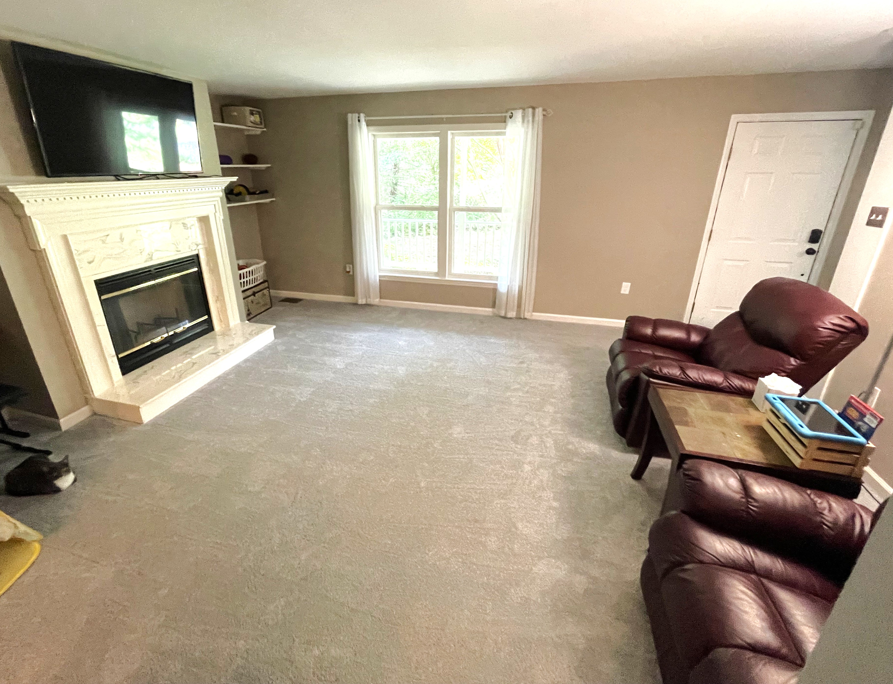 Living Room: 13x17
