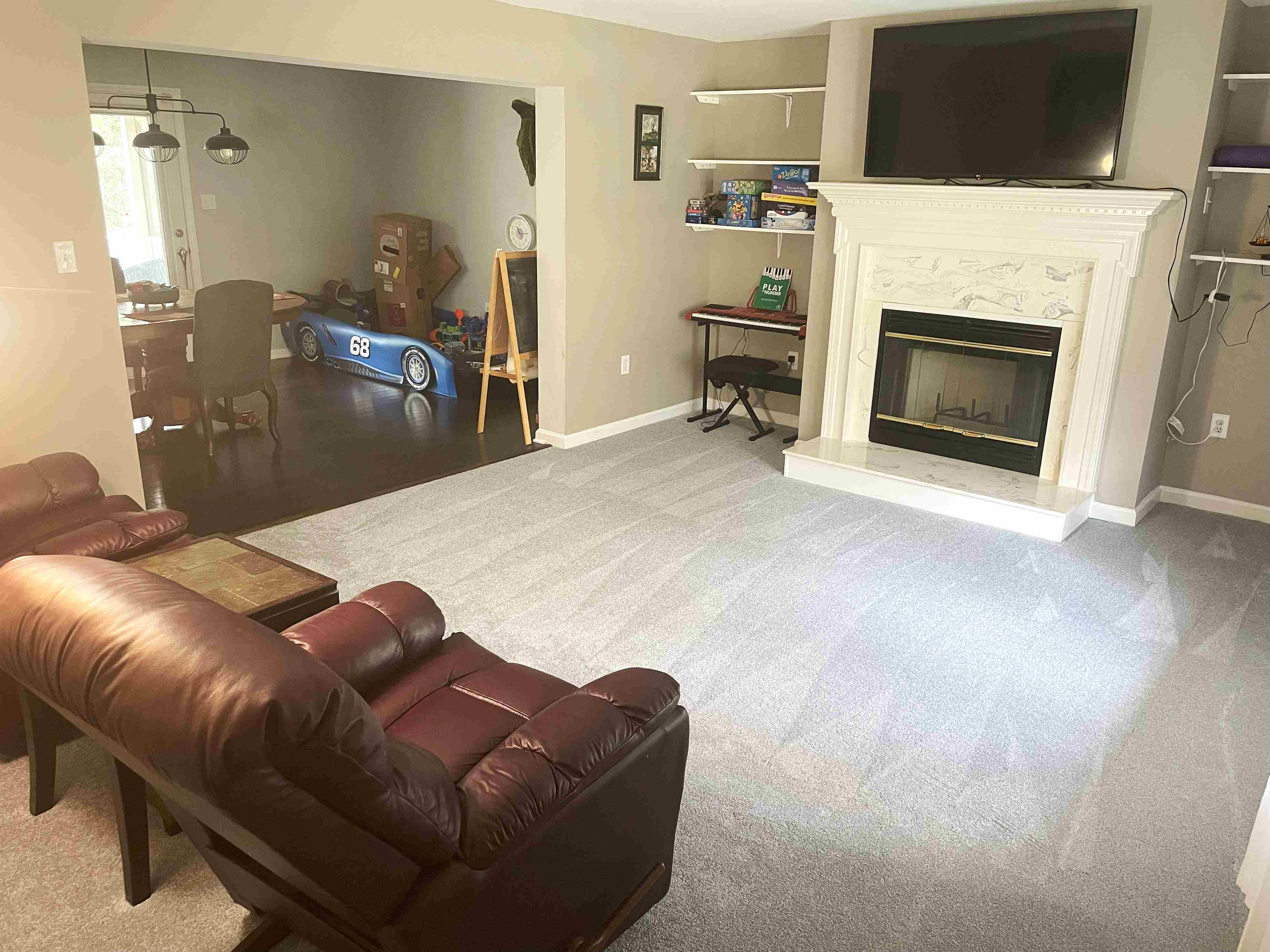 Living Room: 13x17