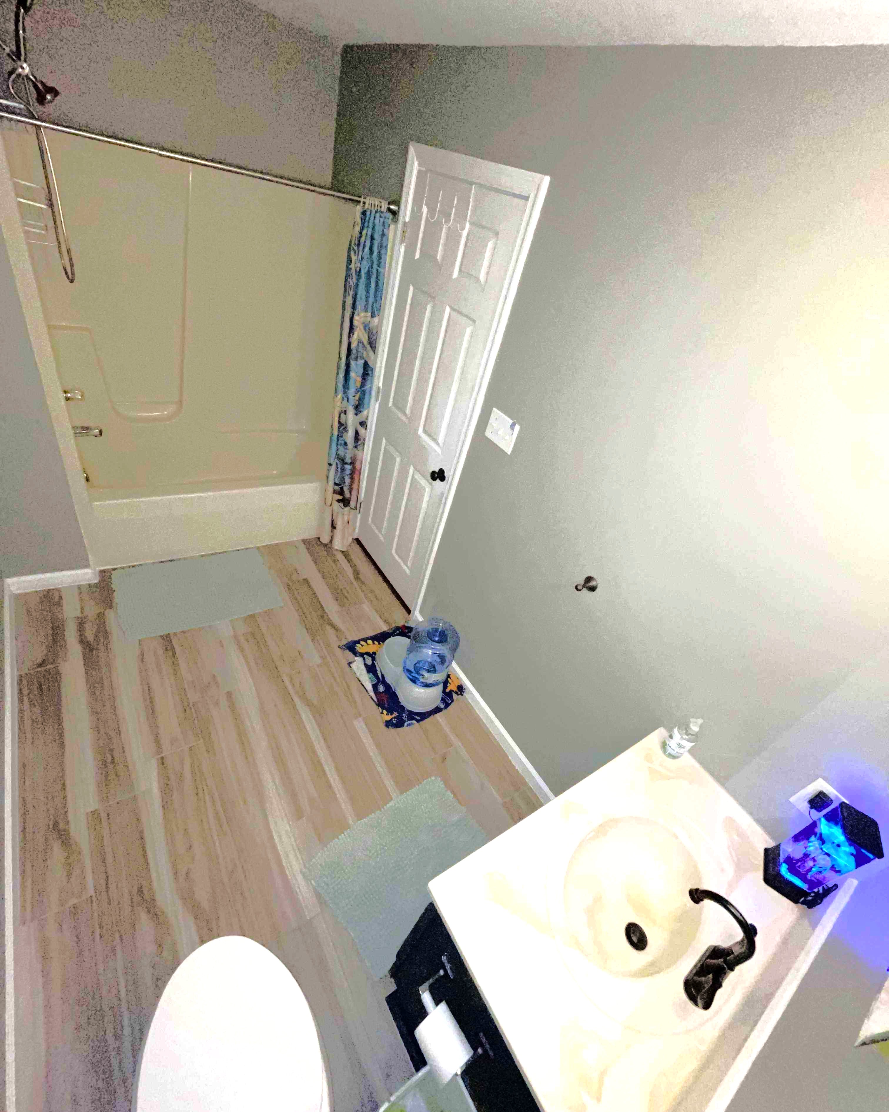 Upstairs Hall Bathroom